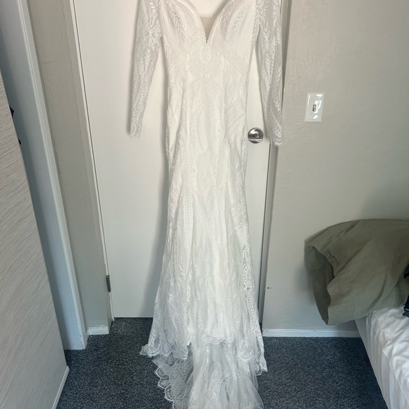 Stunning Custom-Made Bohemian Wedding Dress - Size 6 - Picture 5 of 6